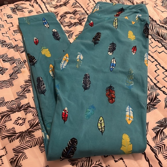 LuLaRoe Feathers Print Leggings Size Onesize - Picture 3 of 9